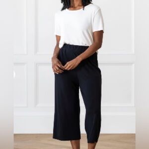 Women's Brushed Bamboo Pull On Capri